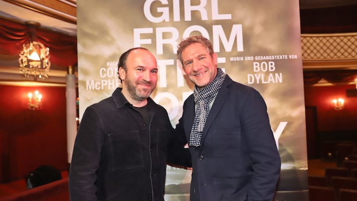 Jürgen Goriupp, musikalischer Leiter, mit Hauptdarsteller Johannes Zeiler (re)