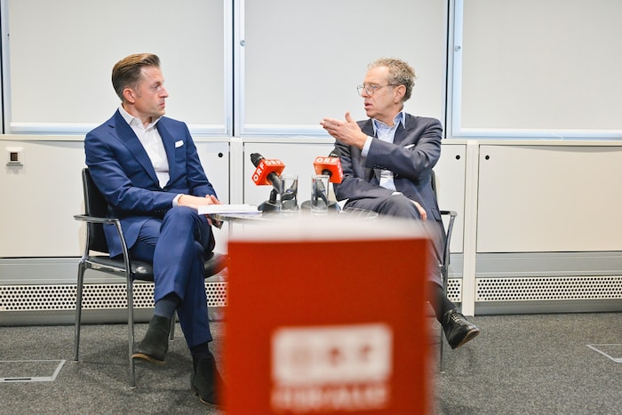 Die Stiftungsräte Heinz Lederer (r.) und Gregor Schütze.