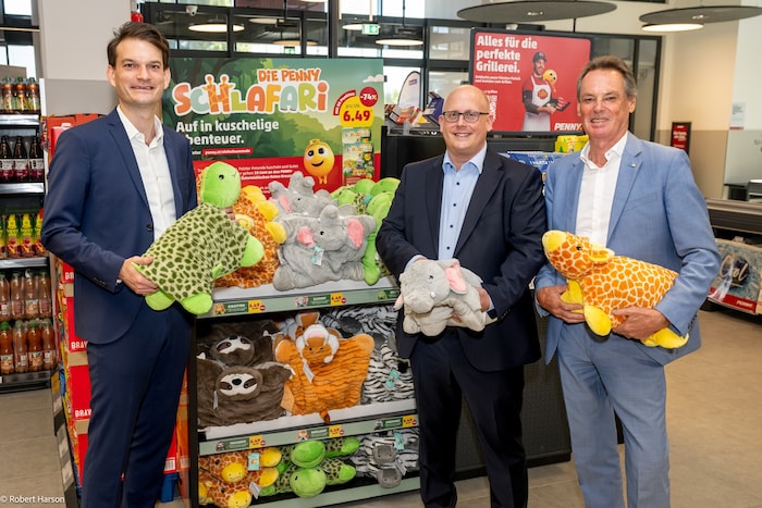 PENNY spendet heuer 1.000 Kuscheltiere aus der aktuellen „Schlafari“-Treue-Aktion an das ...
