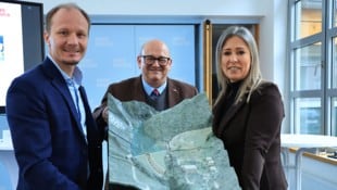 Bürgermeister Johannes Anzengruber, Finanzdirektor Martin Rupprechter und Stadträtin Mariella ...