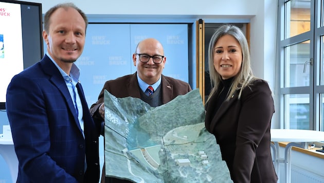 Bürgermeister Johannes Anzengruber, Finanzdirektor Martin Rupprechter und Stadträtin Mariella ...