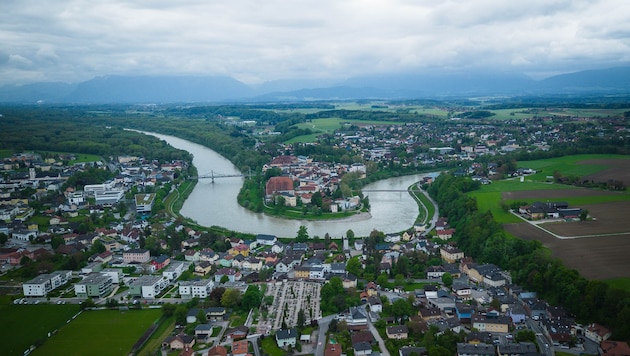 Bus und Bahn von Laufen (oben) bis zum Königssee sind ab 2027 im Salzburger Verkehrsverbund ...