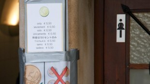 Derzeit kann nur mit einer 50-Cent-Münze bar bezahlt werden. Das soll ab 2027 auch mit Karte ...