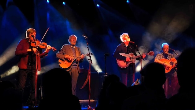 Ergraut, aber alles andere als leise: Die irische Kombo „The Dublin Legends“ geigte im Rockhouse ...