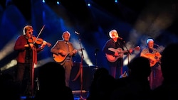 Ergraut, aber alles andere als leise: Die irische Kombo „The Dublin Legends“ geigte im Rockhouse ...