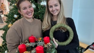 Hanna (li.) und Valentina holten sich Tipps, um mit ihren Schülern zu basteln