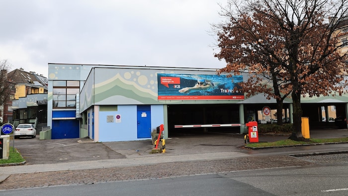 Das Höttinger Hallenbad ist sichtlich in die Jahre gekommen.