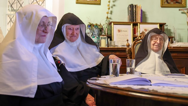 Die Nonnen dürfen im Kloster bleiben.
