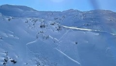 Donnerstagnachmittag hat eine Lawine in Vorarlberg einen Skitourengeher teilverschüttet.