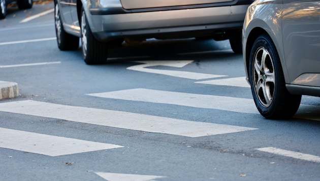 Gesucht wird derzeit eine Lenkerin, die in Jenbach in Tirol mit ihrem Pkw eine 38-Jährige ...