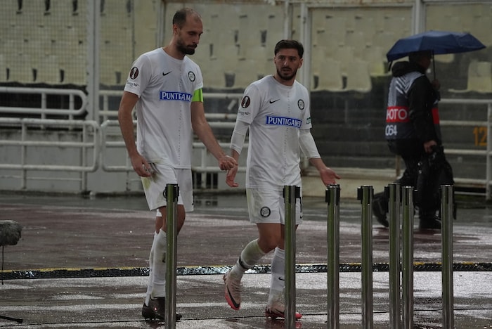 Stankovic und Kiteishvili steckten die Köpfe zussmmen.