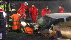 Am Fahrzeug entstand Totalschaden.