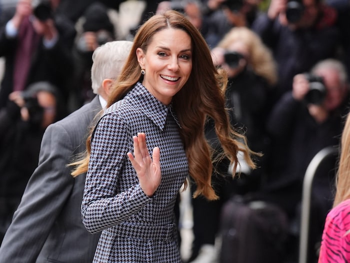 Der Look ist recycelt: Das elegante Dress trug Kate bereits vor zwei Jahren bei einem Auftritt ...