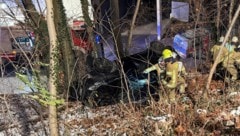 Die Insassen mussten von der Feuerwehr geborgen werden.
