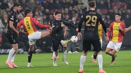 Angelo Stiller (Mitte) wurde mit einer Nasen-Geste provoziert. 