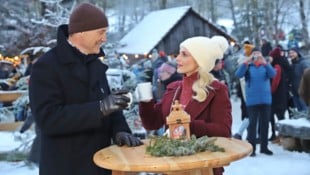 Ein erprobtes weihnachtliches Duo: Armin Assinger und Silvia Schneider.