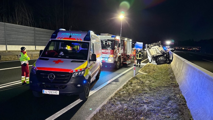 Aufgrund des Einsatzes kam es im aufkommenden Frühverkehr zu Behinderungen.