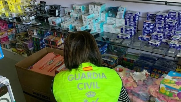 Sichergestellte Spielzeuge – in zwei Großaktionen wurden aber auch Waren mit Fliegenpilz-Gift ...