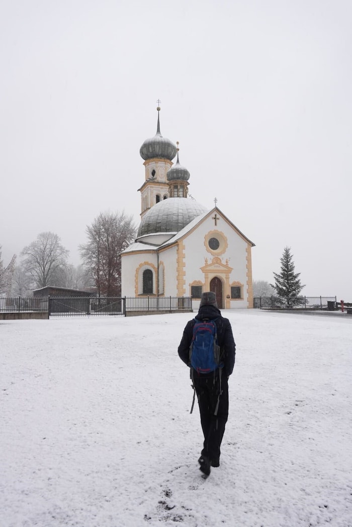 Ganz zu Beginn kommt man an der Kirche von Birkenberg vorbei.