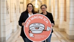 Vizebürgermeisterin Kathrin Gaál und Wiener Wohnen Direktorin Karin Ramser mit Maskottchen ...