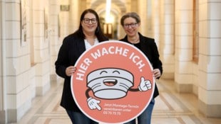 Vizebürgermeisterin Kathrin Gaál und Wiener Wohnen Direktorin Karin Ramser mit Maskottchen ...