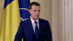 Der rumänische Verteidigungsminister Ionut Mosteanu hat seinen Lebenslauf gefälscht und ist ...