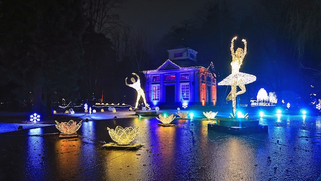Auf dem See direkt vor dem Pavillon setzt „Lumagica“ zwei Balletttänzer in Szene.