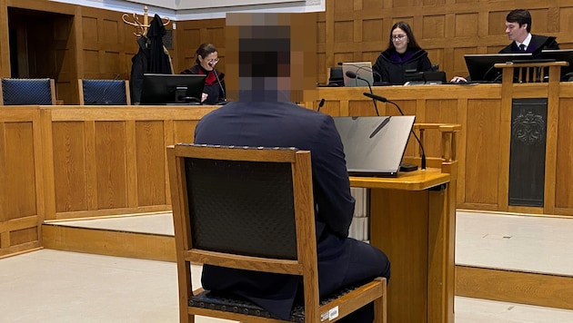 Der 41-Jährige betonte in der Verhandlung, kein Rechtsextremist zu sein: „Ich war immer ein ...