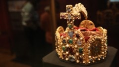 Die Reichskrone des Heiligen Römischen Reiches ist ein Symbol für die Macht, die seit dem ...