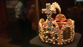 Die Reichskrone des Heiligen Römischen Reiches ist ein Symbol für die Macht, die seit dem ...