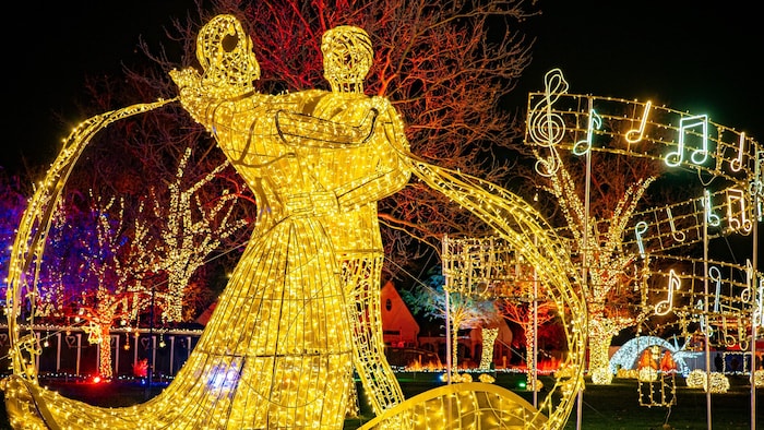 Im Seebad wurden 100 Kilometer Kabel verlegt, um 25 km Lichterketten und 376.000 Lichtpunkte zum ...