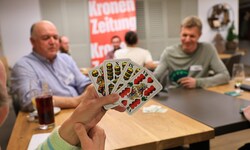 Auf ein gutes Blatt hofften alle Teilnehmer, 16 stehen nun im Finale im Jänner.