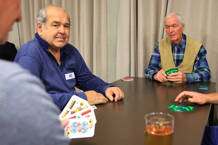 Routine am Tisch mit Toni Polin (hinten), mit 83 Jahren wohl der älteste Teilnehmer.
