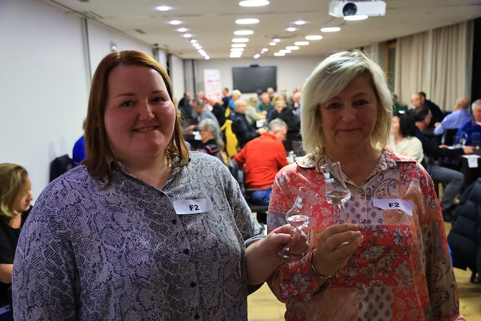 Katharina Huber aus Ebbs und Elisabeth Mauracher aus Kufstein brauchten ein Trost-Schnapserl.