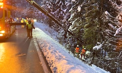 Fast 2 Stunden war der Fernpass Samstagfrüh gesperrt.