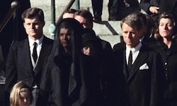 Das politische Trauma der USA: Witwe Jackie und Bruder Bobby 1963  bei der Beerdigung des ...