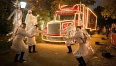 Der Weihnachts-Truck von Coca Cola geht wieder auf Tournee, er bringt Santa Claus auch nach ...