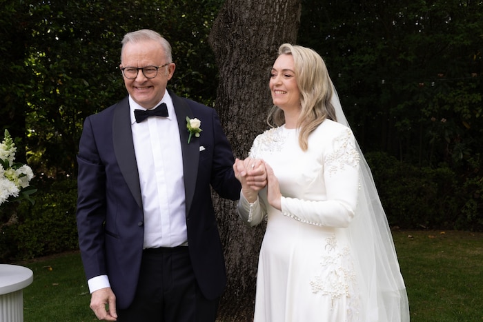 Anthony Albanese und Jodie Haydon nach der Trauung