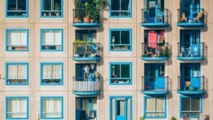 Balkone und Loggien sind beliebt, für viele aber kein Muss.