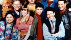 Elaine Miles, ganz links im Bild, wurde durch die Serie „Ausgerechnet Alaska bekannt“. Jetzt hat ...