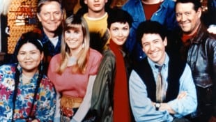 Elaine Miles, ganz links im Bild, wurde durch die Serie „Ausgerechnet Alaska bekannt“. Jetzt hat ...