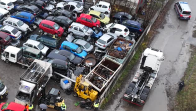 Bei einer gezielten Schwerpunktaktion in Neunkirchen wurden 200 Alt-Karossen sichergestellt und ...