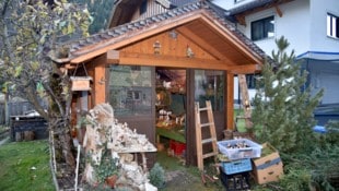 Das private Gartenhaus wird zu einer Krippe mit mehr als hundert Figuren.