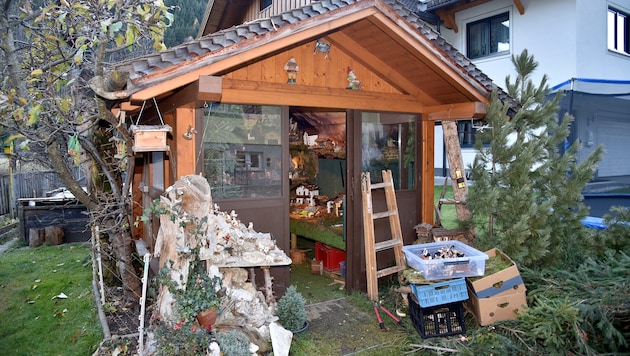 Das private Gartenhaus wird zu einer Krippe mit mehr als hundert Figuren.