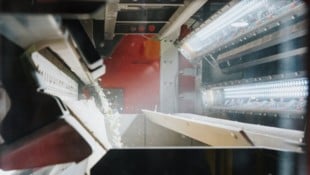 Glas in bisher nie „wiederverwerteten Reinheit“ wird in Hohenruppersdorf (Bezirk Gänserndorf) ...