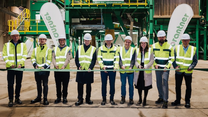 Große Freude beim Entwicklungs- und Produktionsteam bei der Eröffnung von „Glasy“.