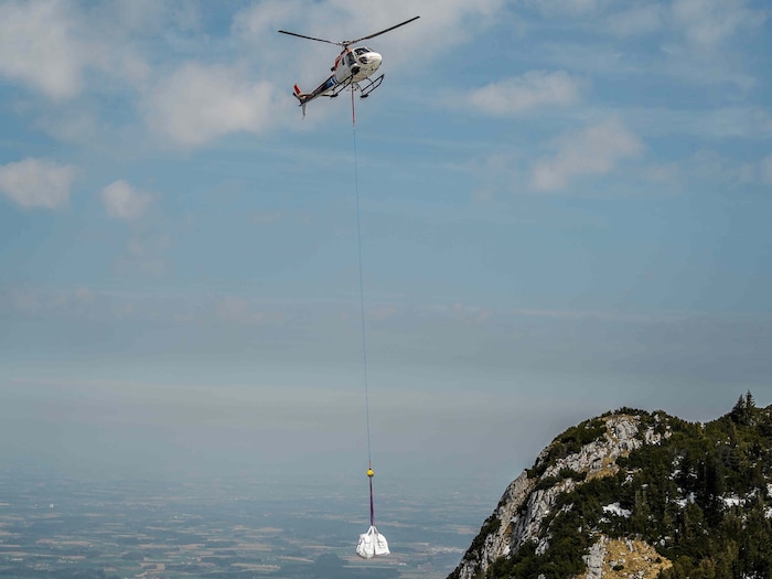 Lebensmittel bringt einmal pro Monat der Hubschrauber (Symbolfoto).