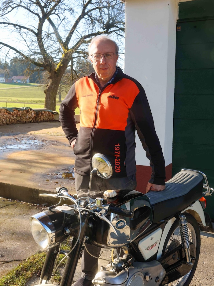 Zu seiner Pensionierung bekam Scherer ein Moped geschenkt.