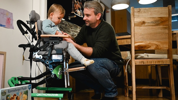 Ben leidet an einem schweren Gendefekt, er benötigt rundum die Uhr Betreuung.
