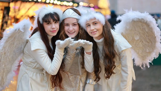 Leopoldine Richards ist heuer das Christkind am Salzburger Christkindlmarkt. Engerl Elina ...